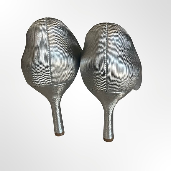 Nordstrom Metallic Silver Pointed-Toe Kitten Heel Pumps in 9 - Picture 4 of 8